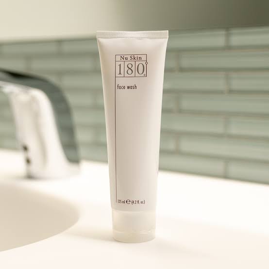 FACE WASH™ 180°- CREMA PARA ELIMINACION DE MANCHAS Y ACNÉ