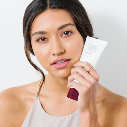 FACE WASH™ 180°- CREMA PARA ELIMINACION DE MANCHAS Y ACNÉ